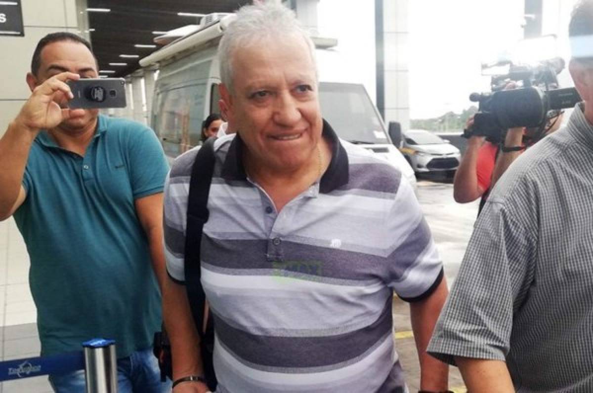 Américo 'El Tolo' Gallego arriba a Panamá para su presentación oficial este martes