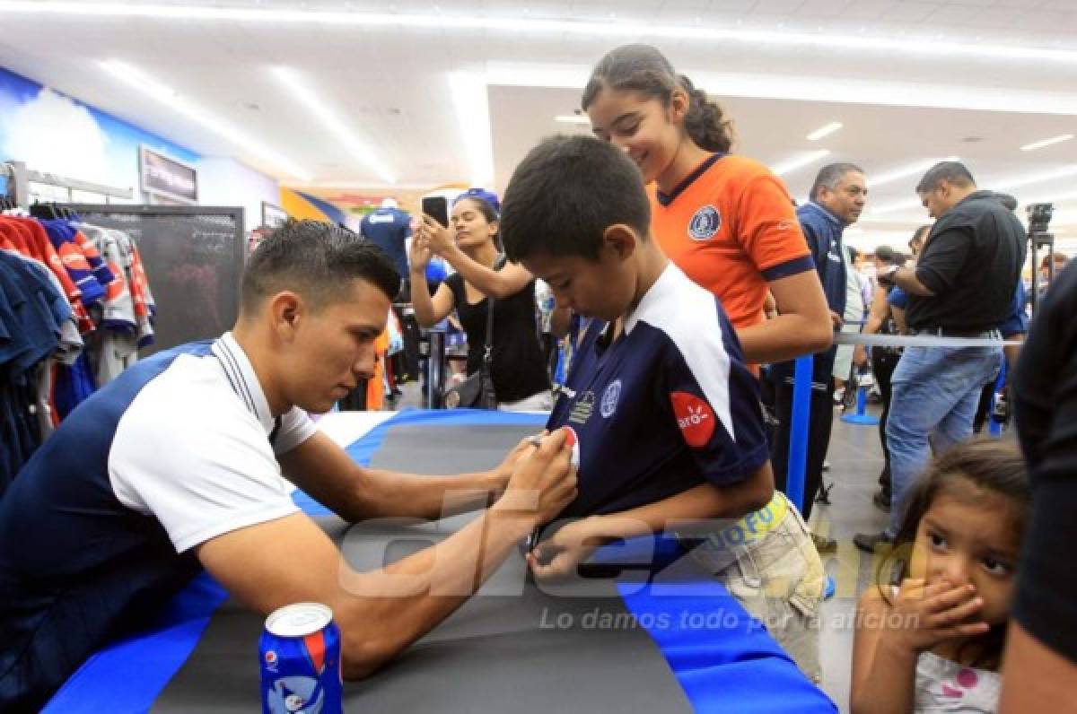 AMBIENTAZO: Eso puso Motagua en la firma de autógrafos previo a la final ante Olimpia