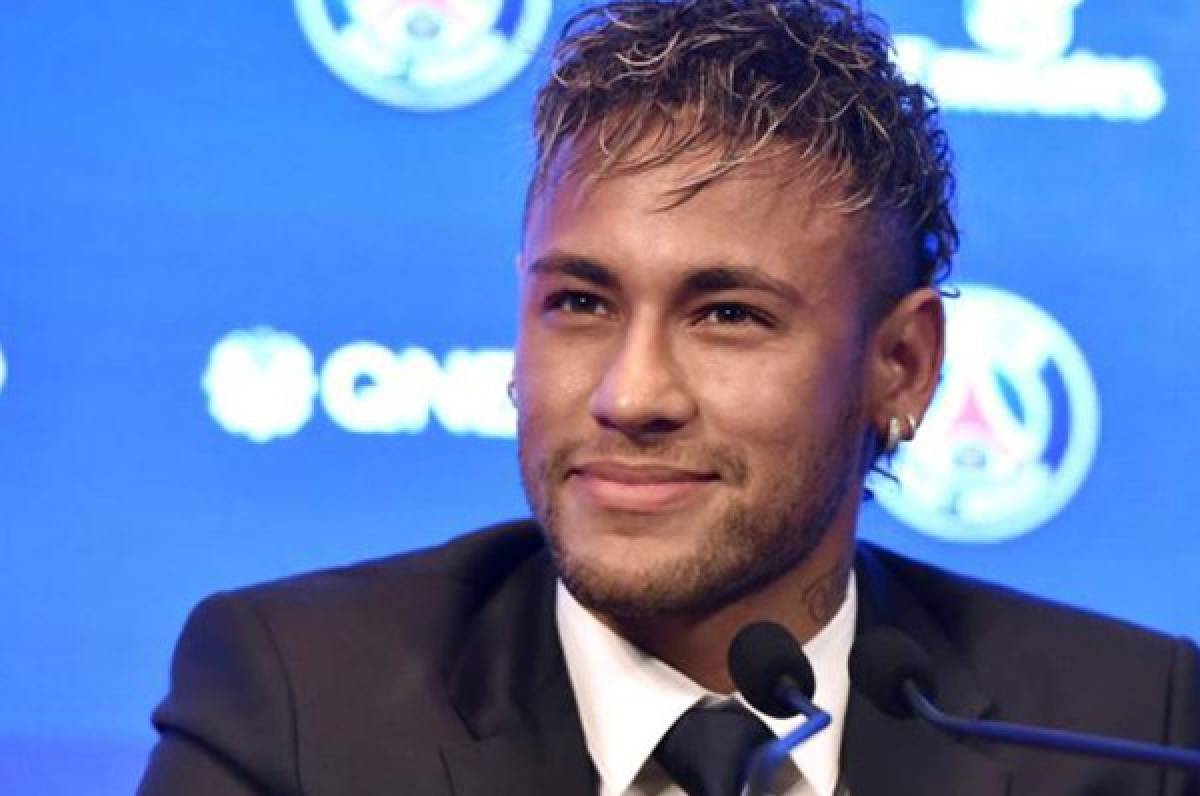 Neymar se hizo un tatuaje en Barcelona de despedida