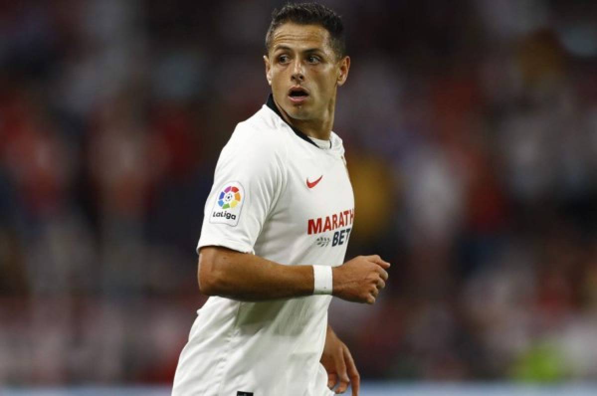 Sevilla confirma la salida del delantero mexicano Javier 'Chicharito' Hernández