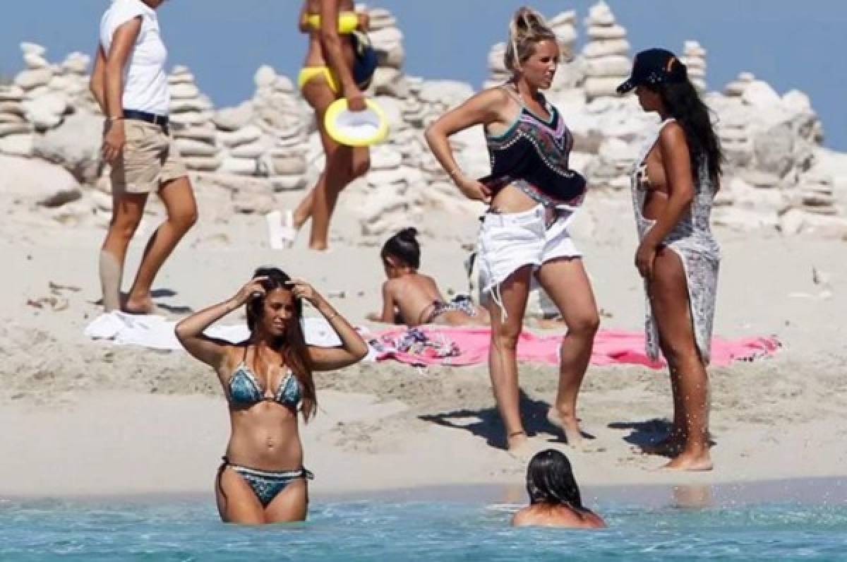 ¡De infarto! Las otras fotos que dejaron las vacaciones de Antonella Rocuzzo y Messi