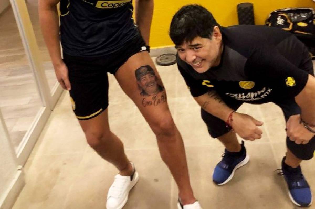 ¡Inverosímil! Jugador de Dorados se tatuó rostro de Maradona para ser titular