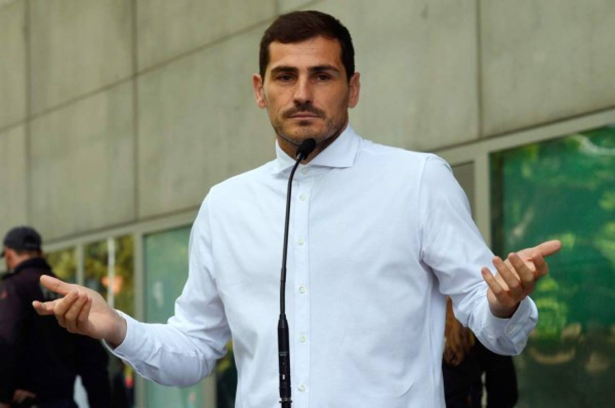 'No sé qué será del futuro', dice Casillas emocionado al abandonar el hospital