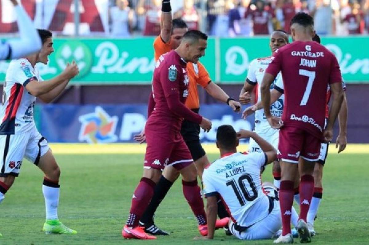 Alex López recibe tres partidos de castigo en Costa Rica tras expulsión ante Saprissa