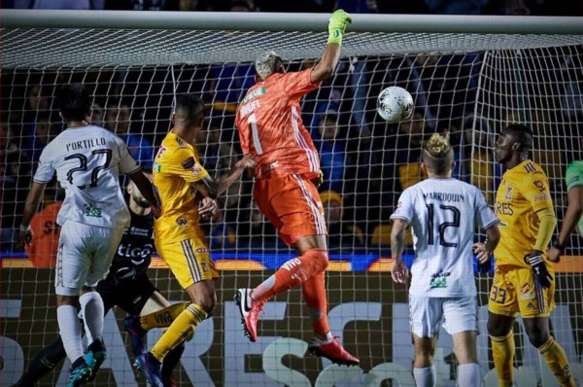 Nahuel Guzmán anota de cabeza el gol que puso a Tigres en cuartos de Liga de Campeones Concacaf.