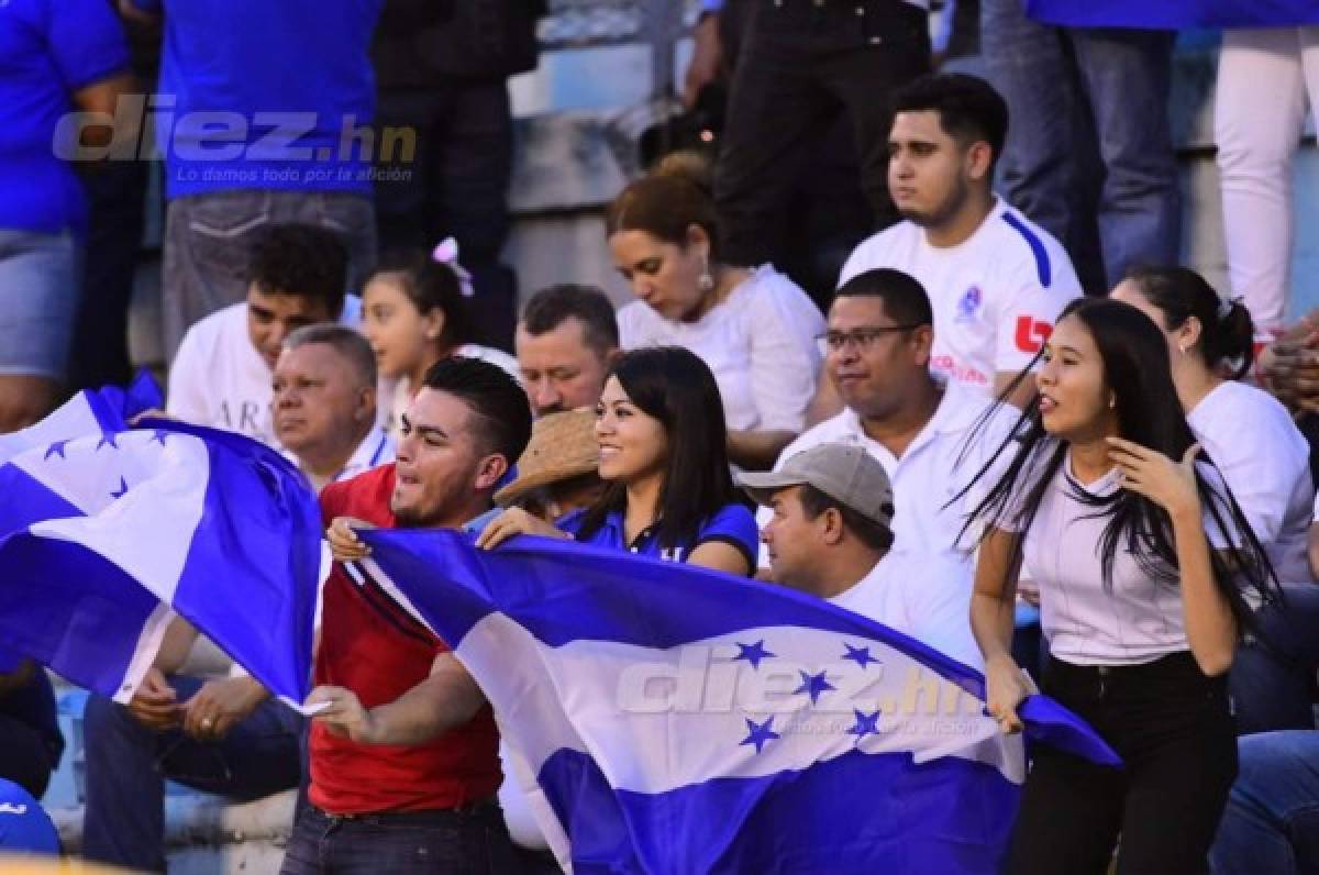 Los fanáticos de la Selección de Honduras se hacen sentir en el estadio Olímpico. FOTO: Yoseph Amaya.