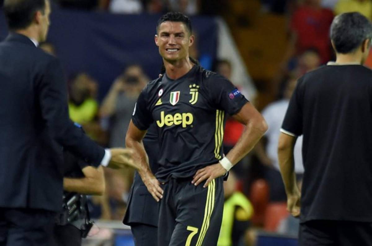 El castigo de Cristiano Ronaldo en la Juventus; tuvo que regalarles computadoras caras a todos sus compañeros