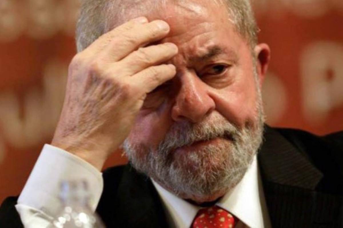 Juez condena a 12 años de prisión a ex presidente de Brasil Lula da Silva