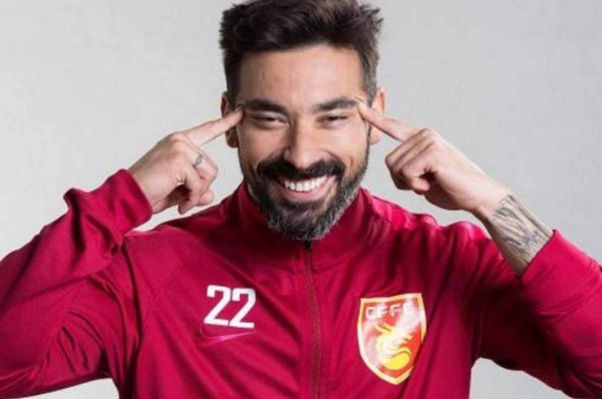 ¡POLÉMICA! Acusan a Lavezzi de racista por posar con gestos de ojos rasgados