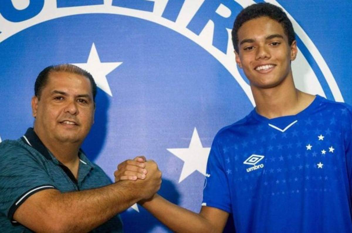 Hijo de Ronaldinho firma con el Cruzeiro sin decir quién era su padre