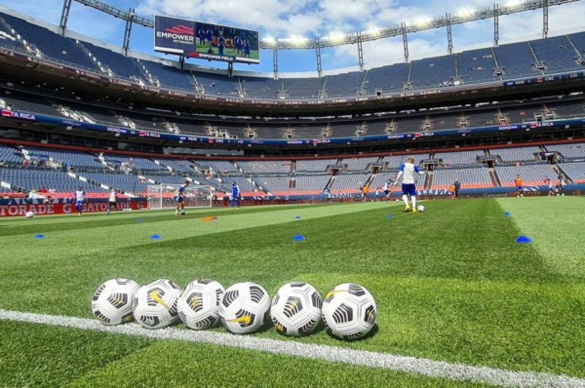 La Selección de Honduras está calentando en el Empower Stadium de Denver, Colorado.