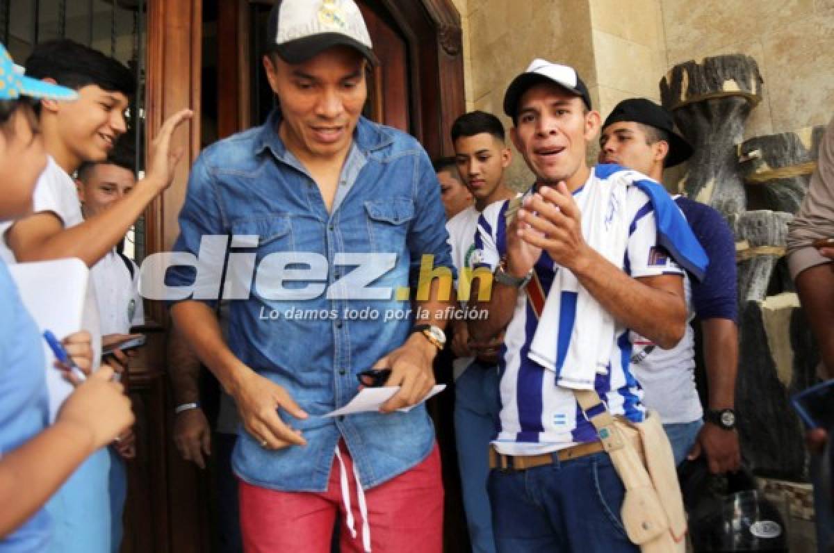 Rambo de León llega al hotel de la Selección de Honduras