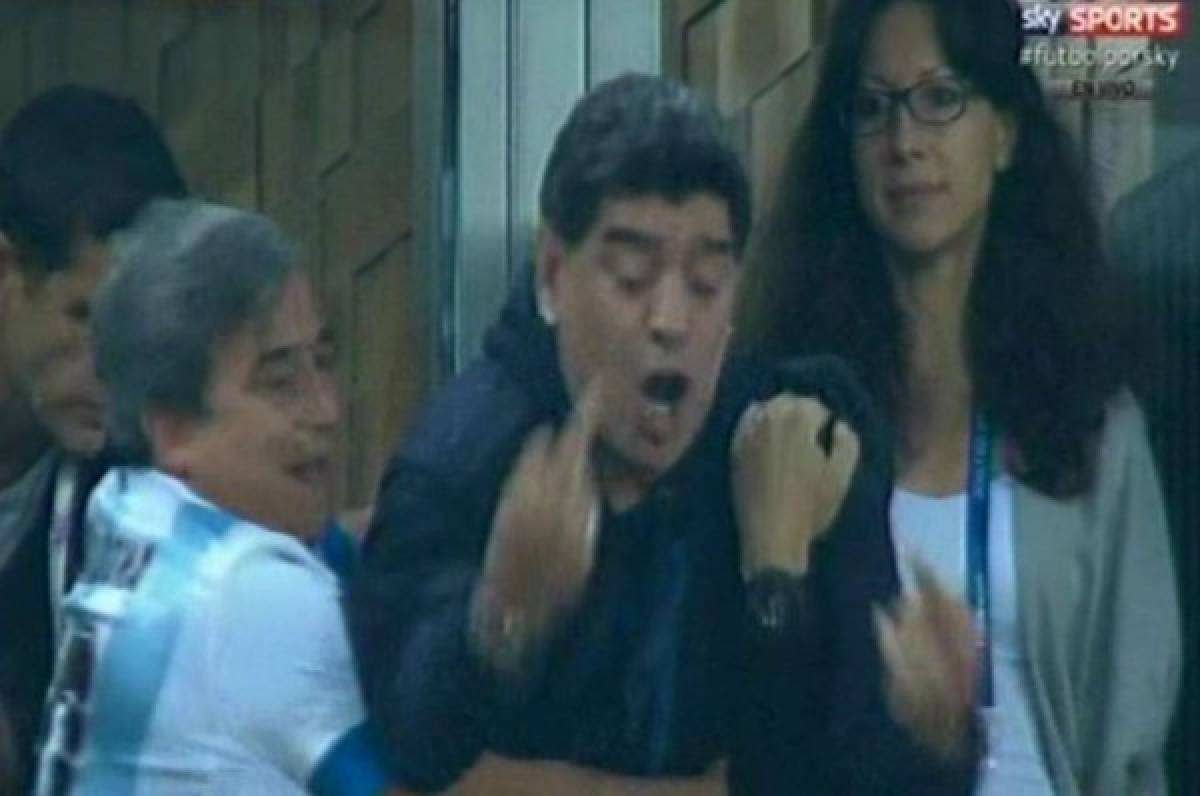 El gesto obsceno de Maradona en la celebración del gol de la clasificación de Argentina