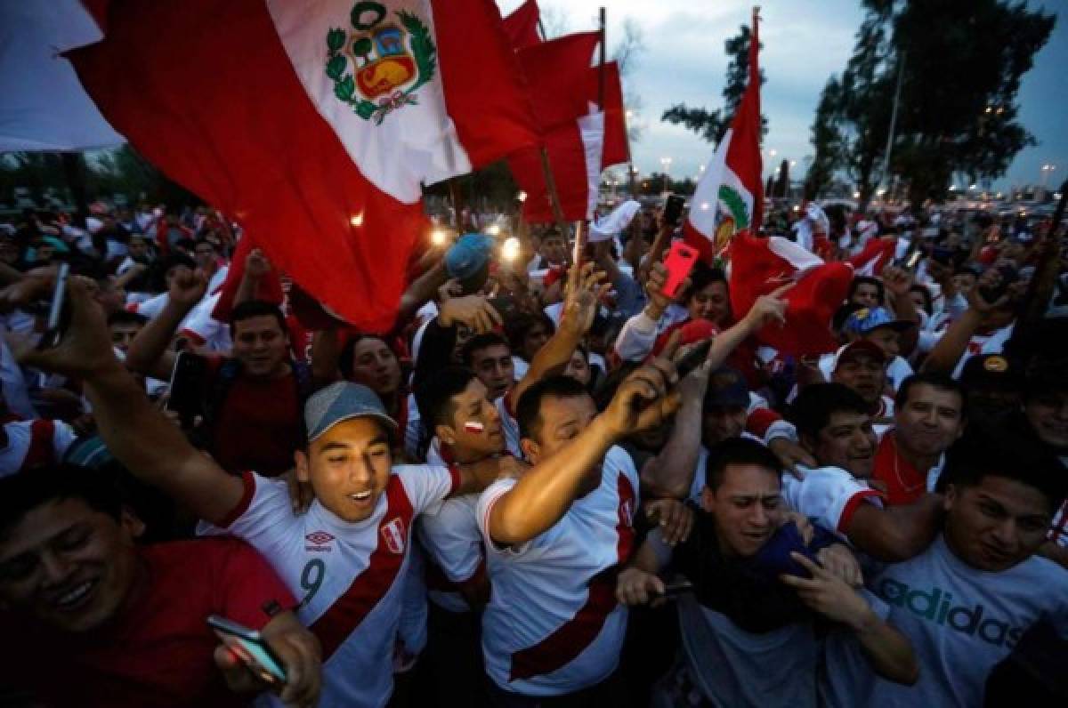 Peruanos reciben a Paolo Guerrero en Lima a grito de 'el pueblo está contigo'