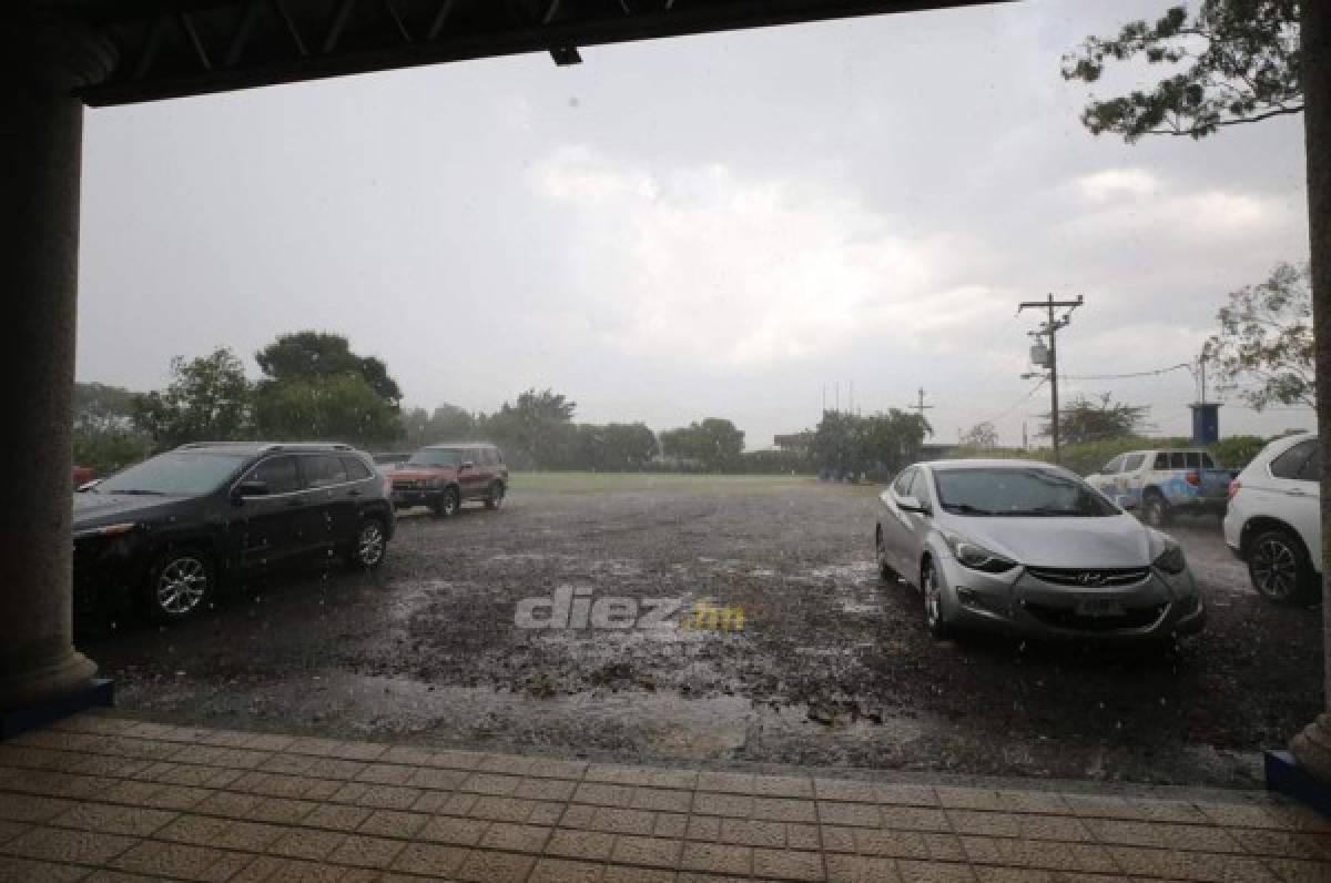 Torrencial aguacero: La lluvia inunda la sede de Motagua y retrasa su entrenamiento