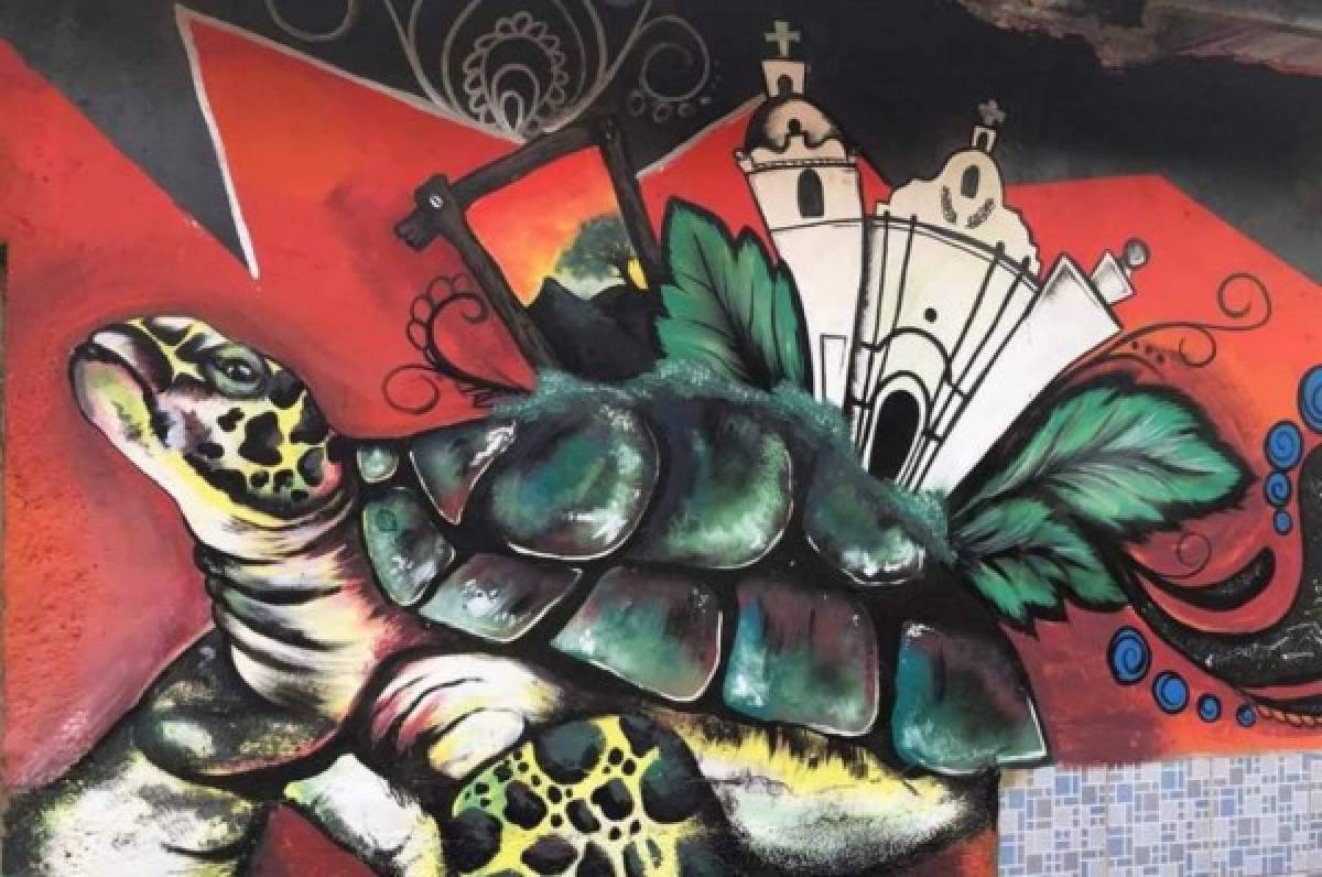 Así es Ajuterique, el hermoso hogar turístico del arte donde está el impresionante mural de Chelato Uclés