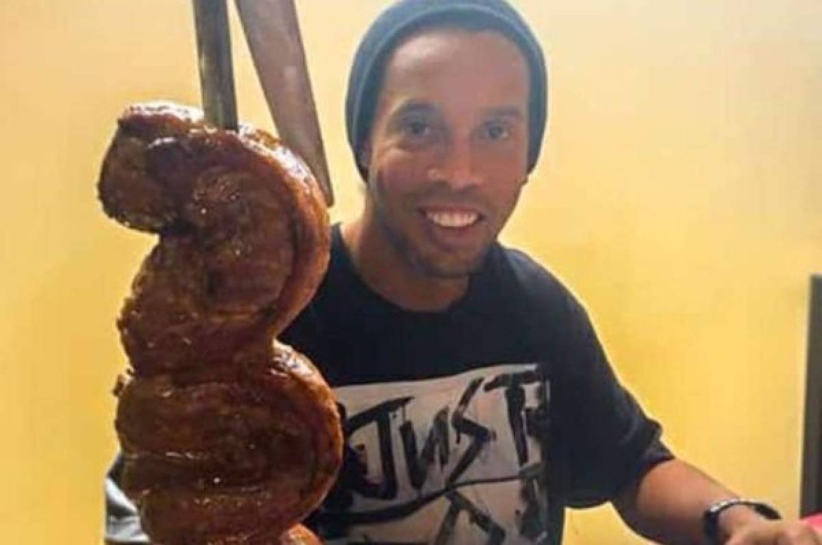 Ronaldinho celebra su cumpleaños solo en una celda por pandemia de coronavirus