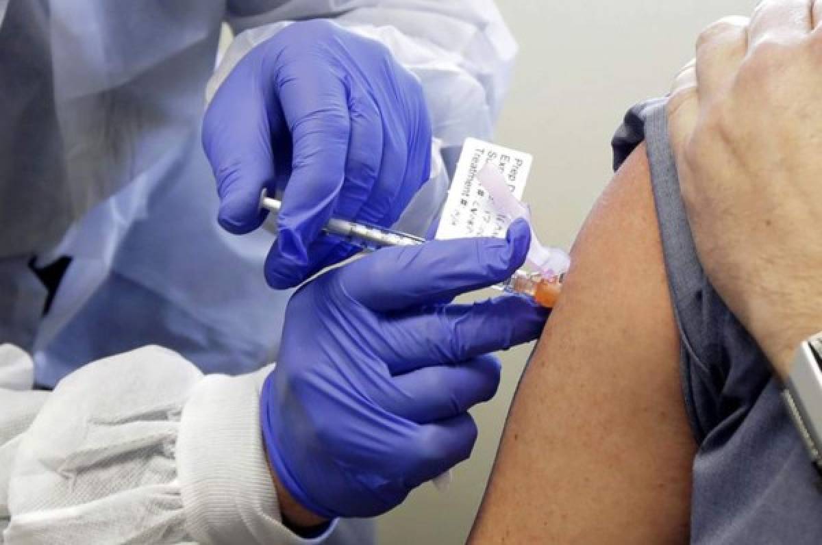 COVID-19: La OMS anuncia cuándo la gente empezaría a ser vacunada contra el virus