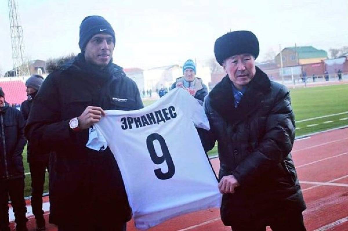 El FC Irtysh Pavlodar de Kazajistán presenta a Eddie Hernández