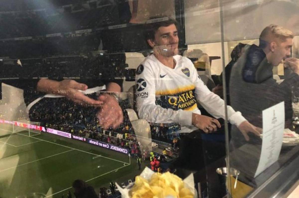 Griezmann sorprende y llega al Bernabéu con la camisa de Boca Juniors