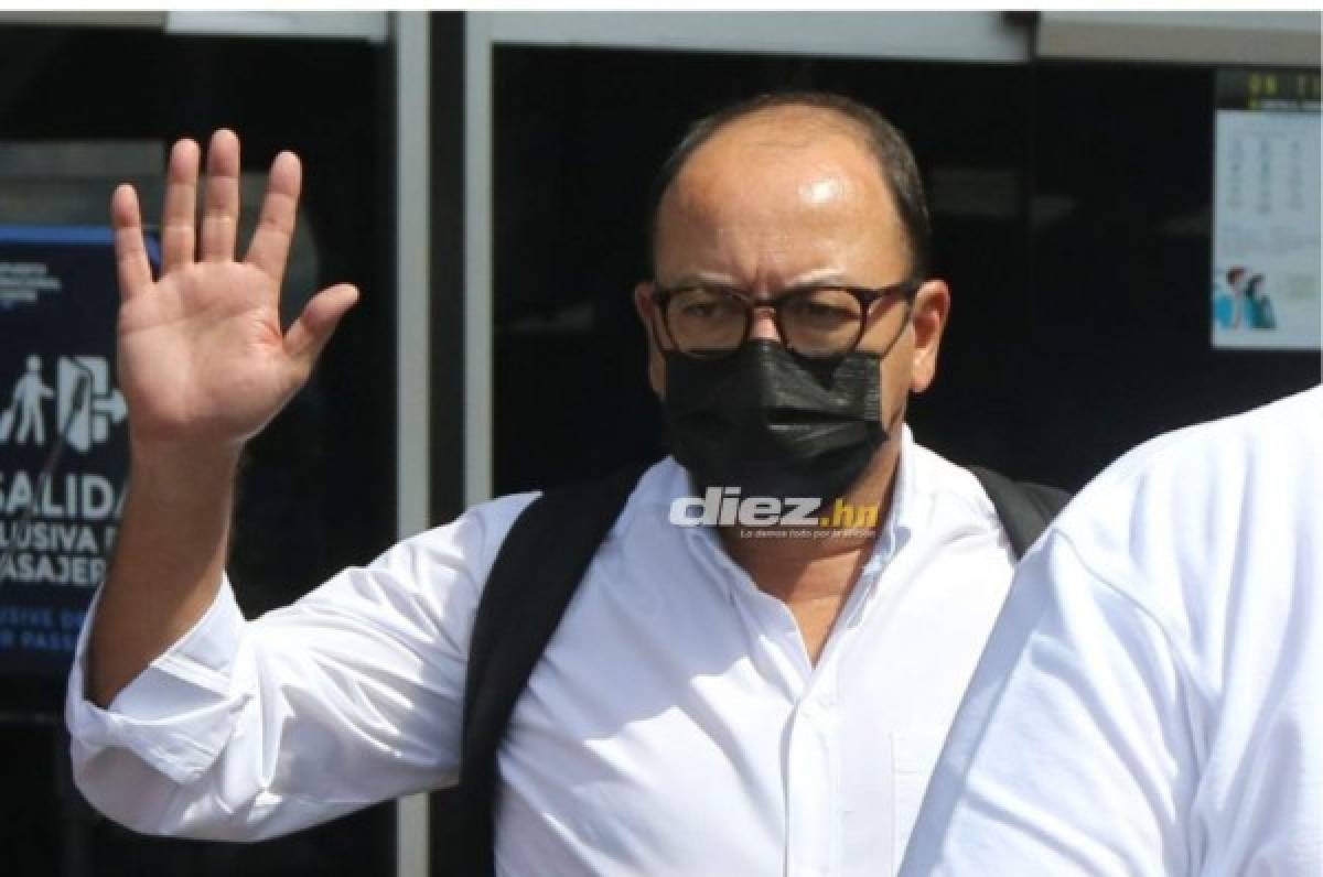 Con gafas, regalos y hasta con máscara de la Casa de Papel: Así fue el regreso de los jugadores del Olimpia tras escándalo en Surinam