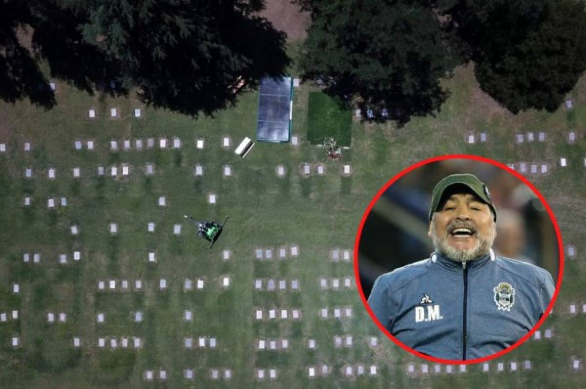 Diego Maradona: ¿Qué dice la tumba del '10' tras ser enterrado en el cementerio de Bella Vista?