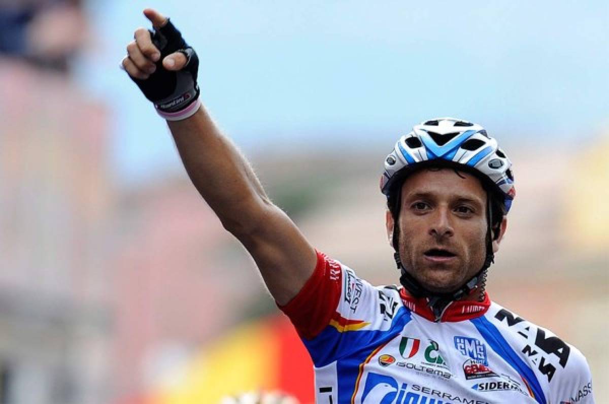 Muere ciclista Michele Scarponi al ser atropellado mientras entrenaba