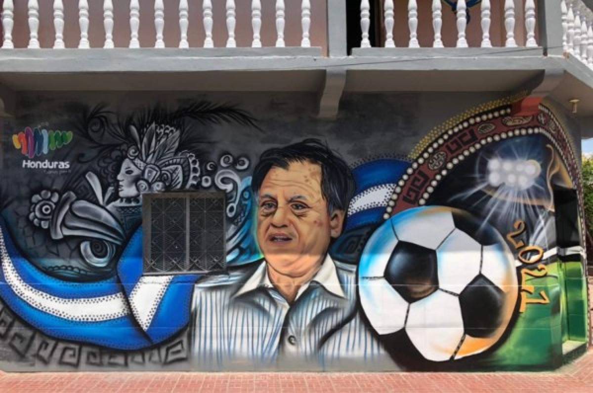 Así es Ajuterique, el hermoso hogar turístico del arte donde está el impresionante mural de Chelato Uclés