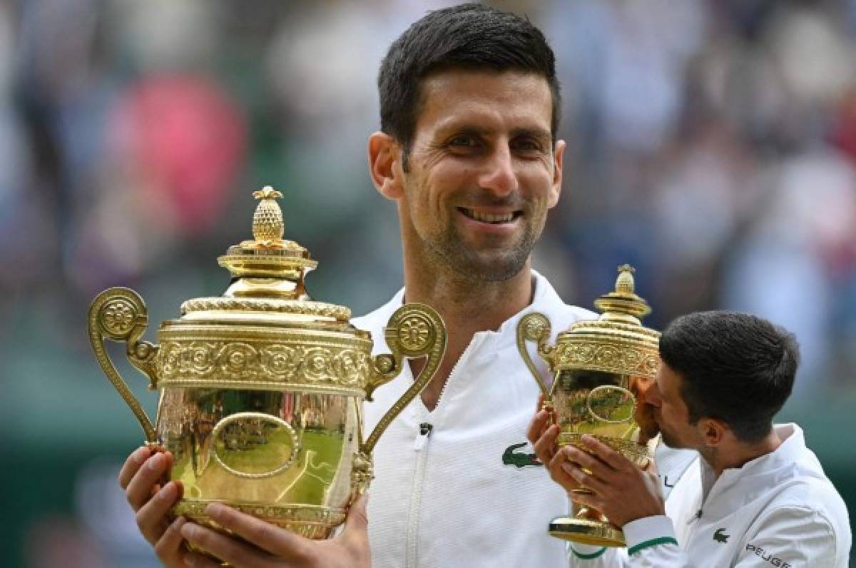 Djokovic se corona campeón de Wimbledon e iguala el récord de Federer y Nadal