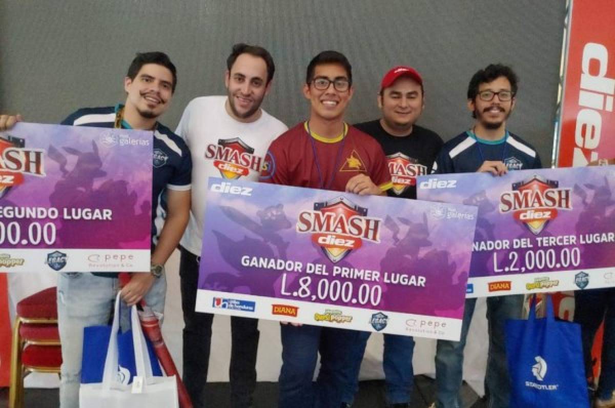 Reiner Germer se lleva el primer torneo SMASH de DIEZ que se realizó en Mall Galerías de San Pedro Sula
