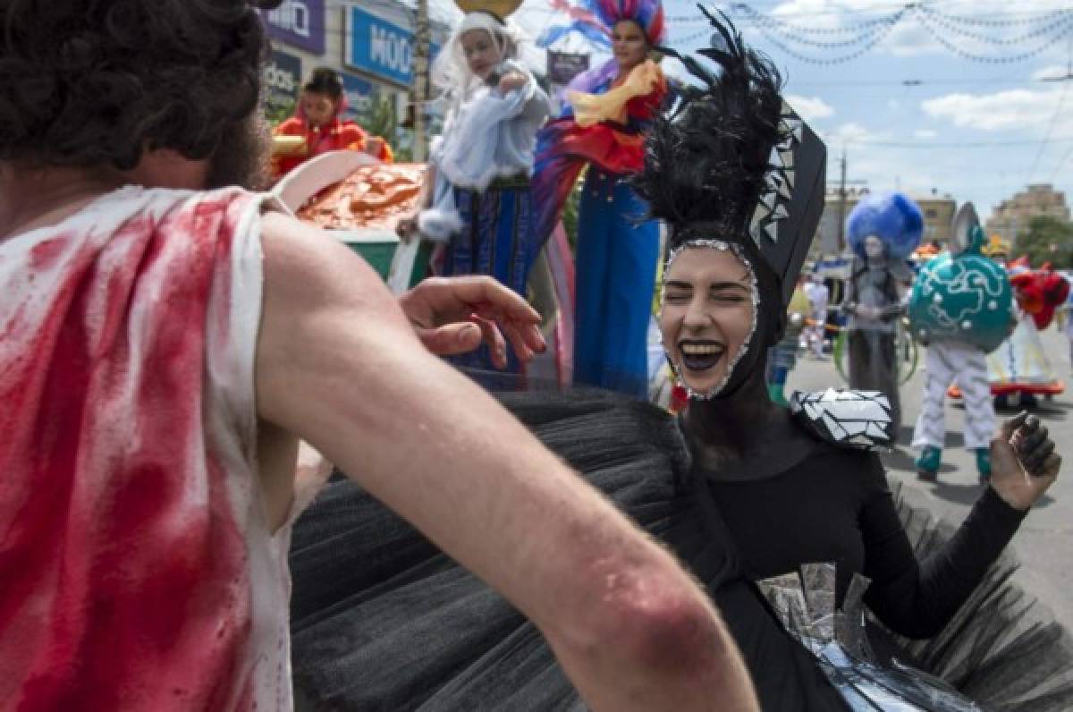 ¡El color! Espectacular ambiente en Rusia a pocas horas del inicio del Mundial