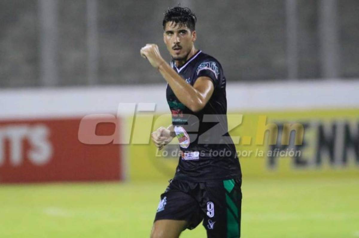 Bruno Volpi celebra el segundo gol del Platense ante Olimpia.