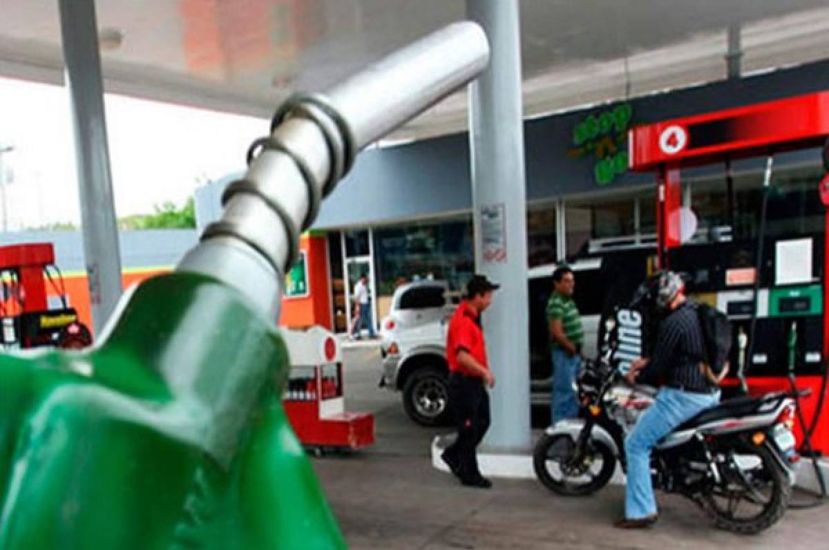 Por tercera semana consecutiva, combustibles bajan más de cinco lempiras en Honduras