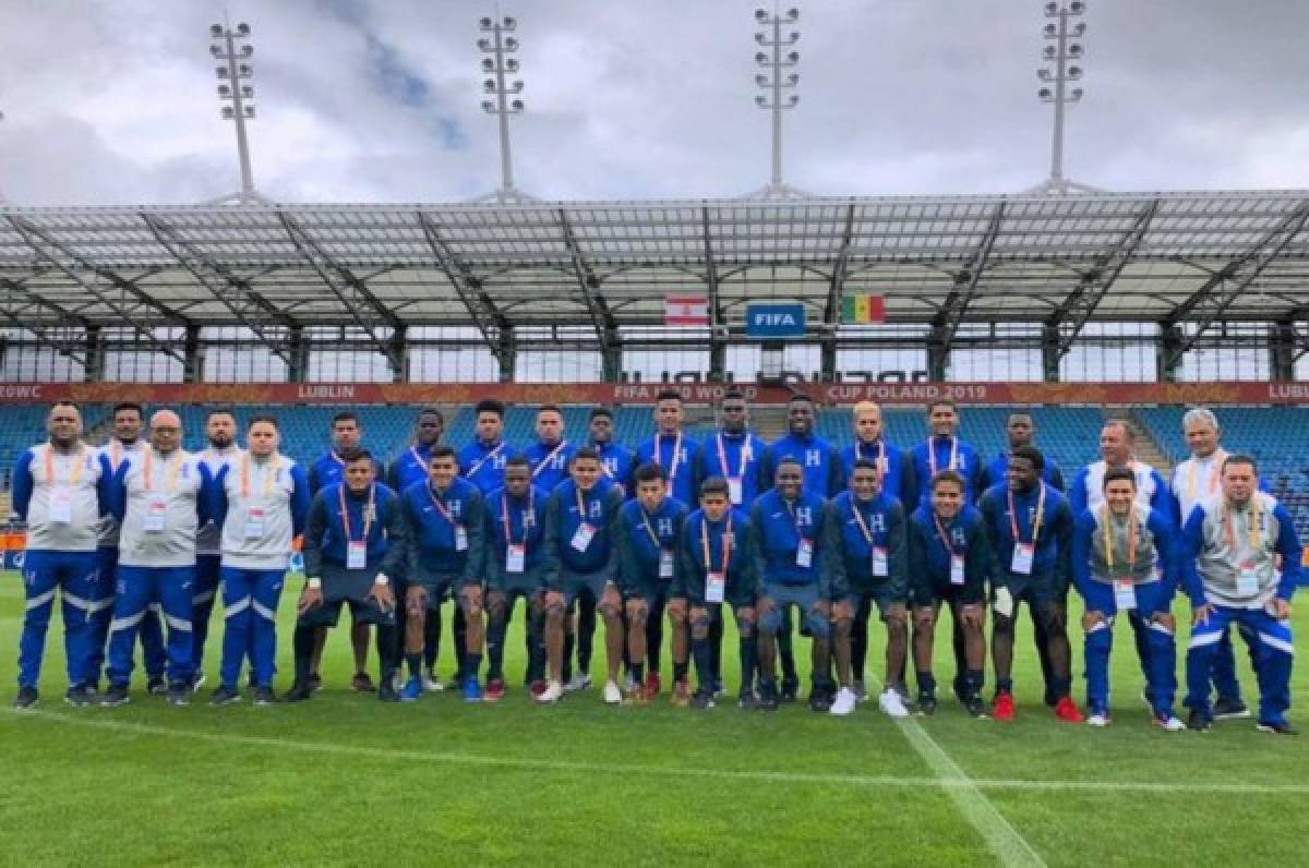 La Selección Sub-20 de Honduras reconoce el estadio Lublin de Polonia