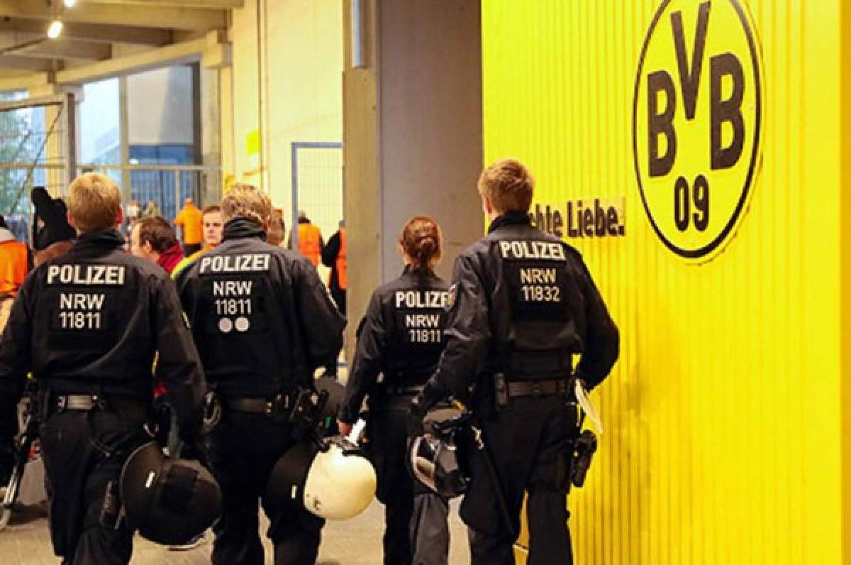 ¡Policía encuentra objetos sospechosos en el estadio del Dortmund!