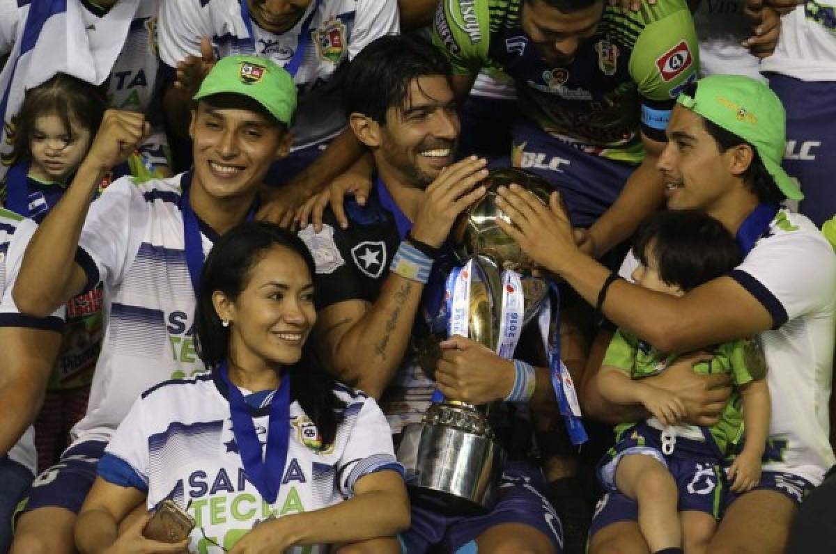 'Loco' Abreu hace campeón al Santa Tecla en El Salvador