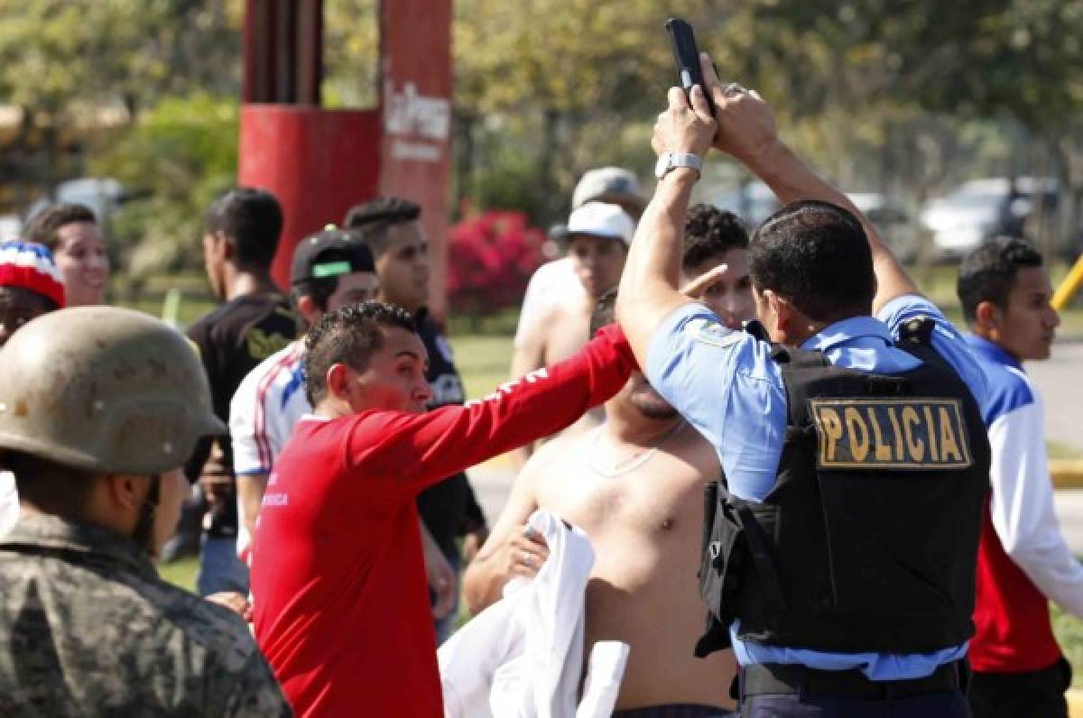 Censarán miembros de barras en Honduras para frenar violencia en los estadios