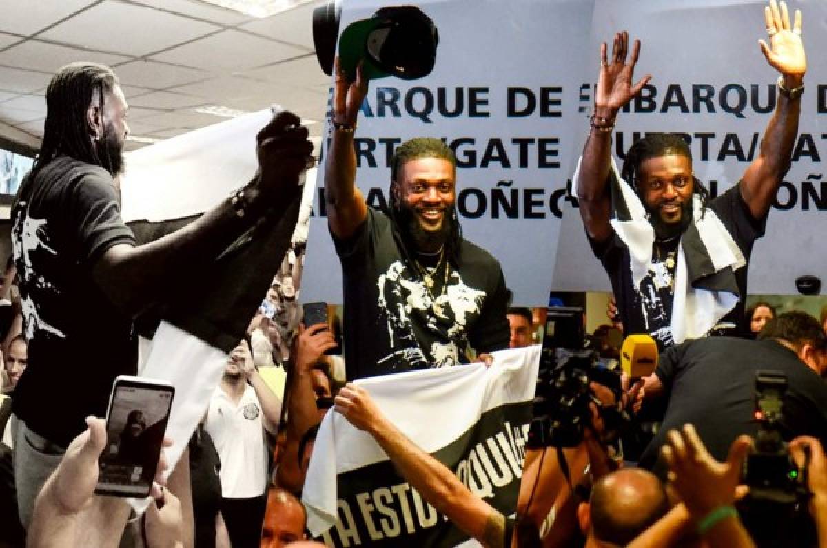 Adebayor llega a Paraguay para ser presentado por Olimpia y desborda locura