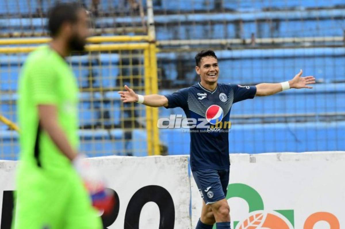 Roberto Moreira anotó el primer gol del partido en el clásico Olimpia - Motagua. FOTOS: Yoseph Amaya/Neptalí Romero
