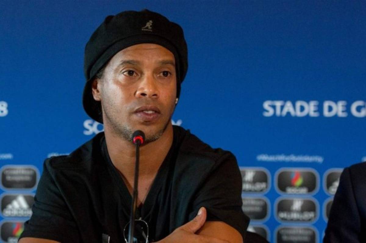 Embargan 57 propiedades a Ronaldinho y le retienen pasaportes brasileño y español