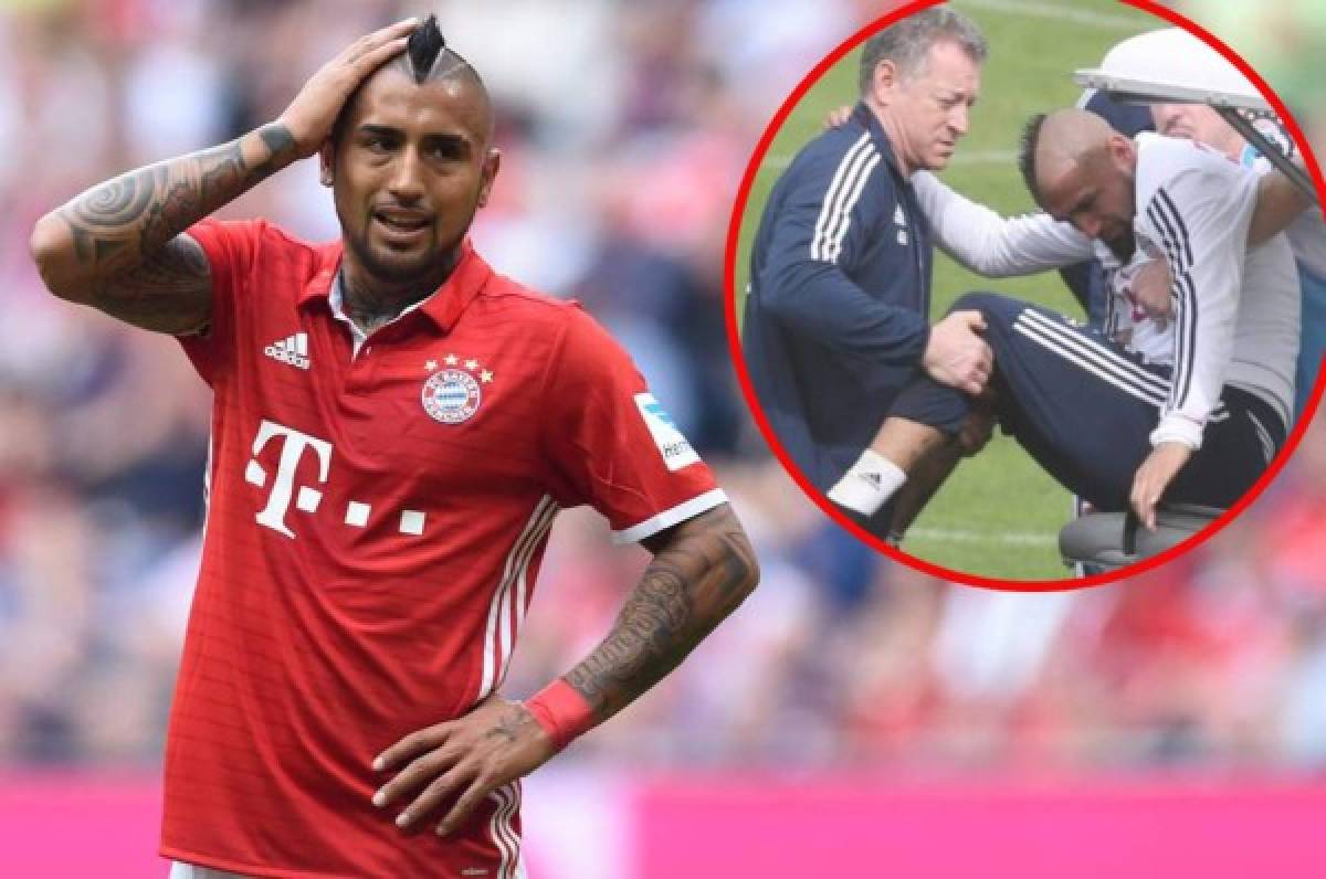 Alarma en el Bayern: Vidal se lesiona en el entrenamiento y se marcha en camilla