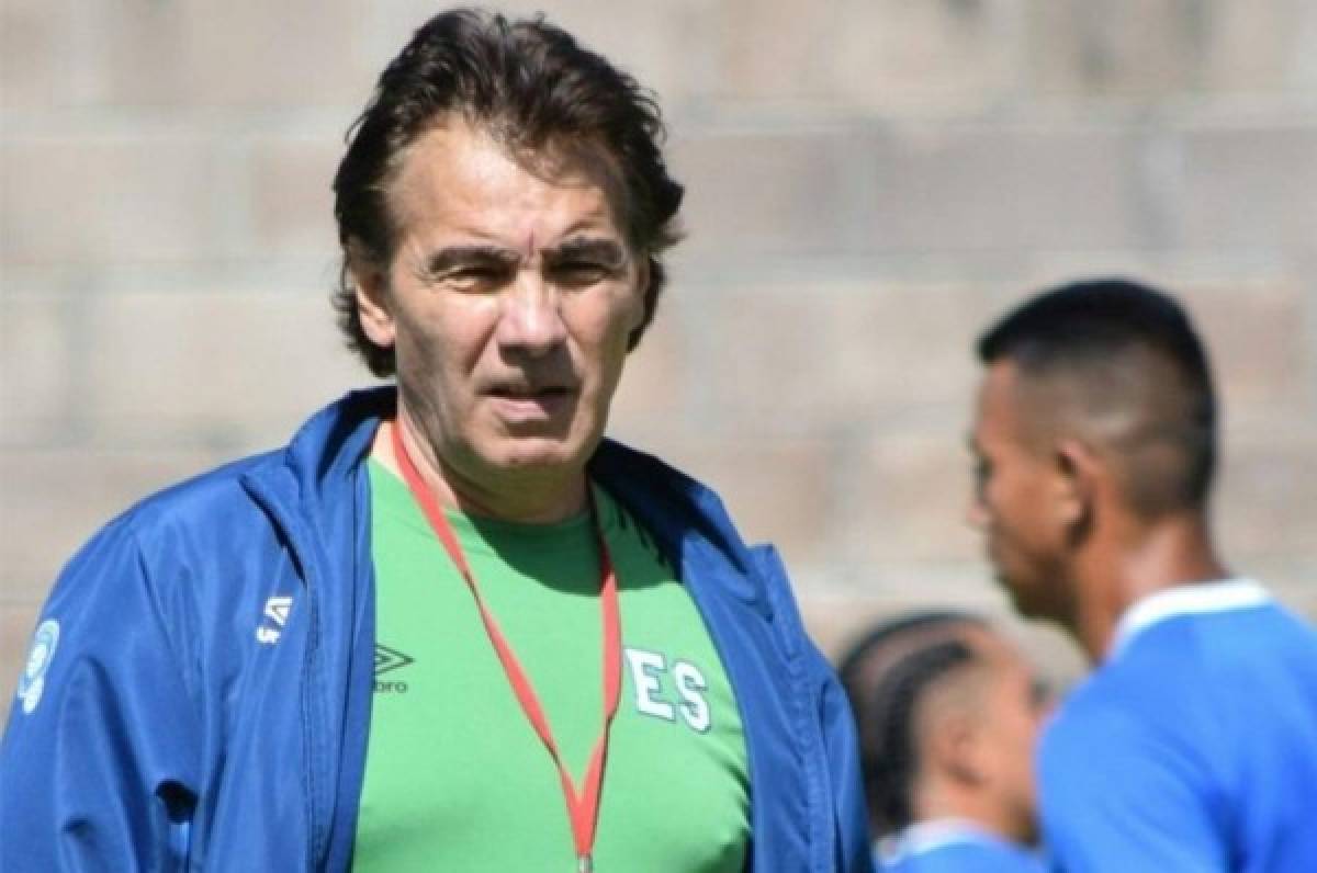 El Salvador confirma al técnico Carlos de los Cobos hasta el 2022