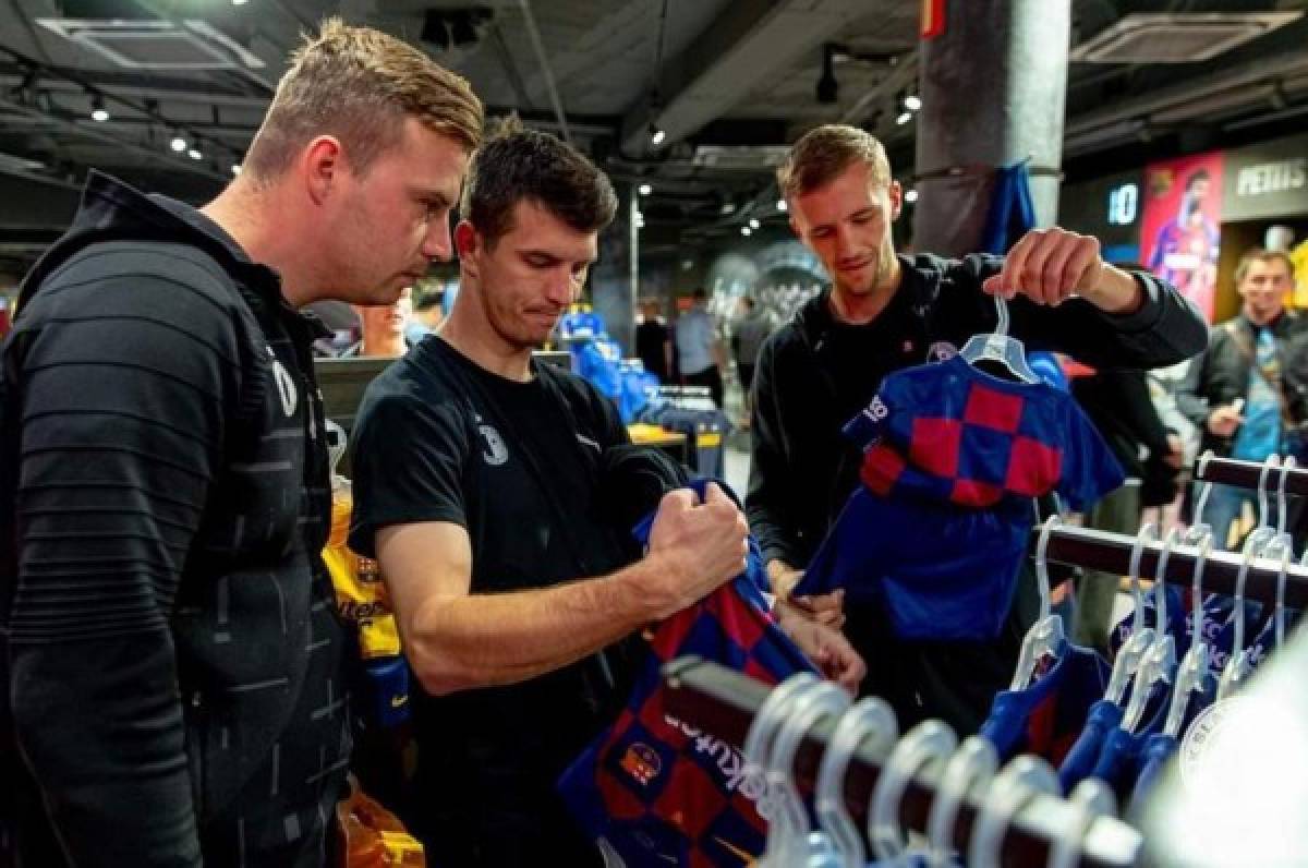Los jugadores del Slavia Praga se fueron de compras a la tienda del FC Barcelona