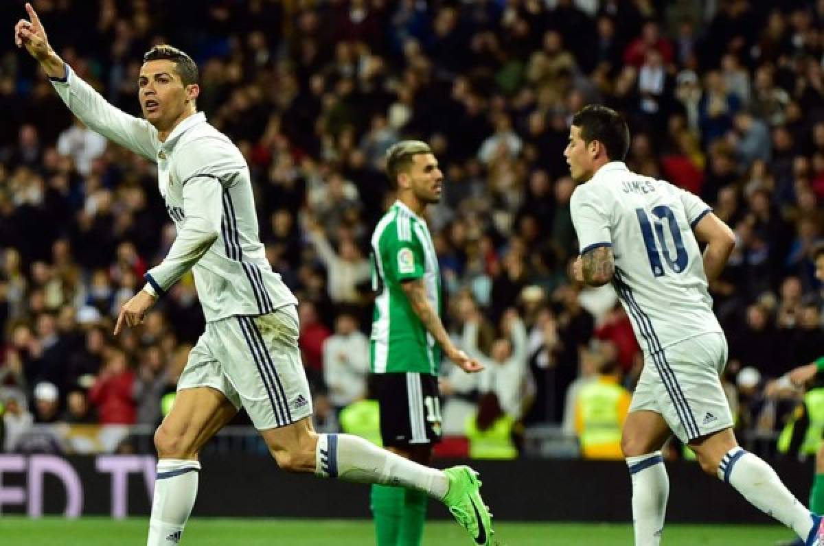 Luis Suárez y Cristiano Ronaldo pisan los talones a Messi