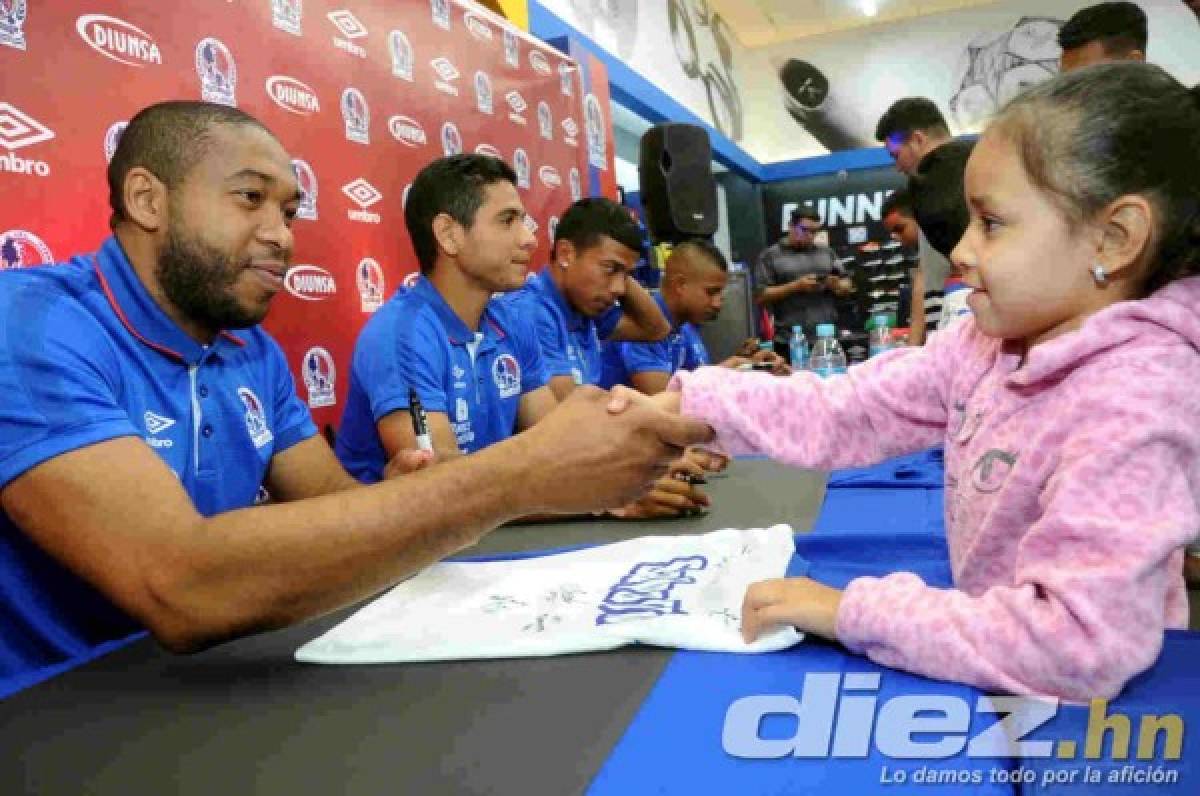 Locura en firma de autógrafos de jugadores del Olimpia previo a la final