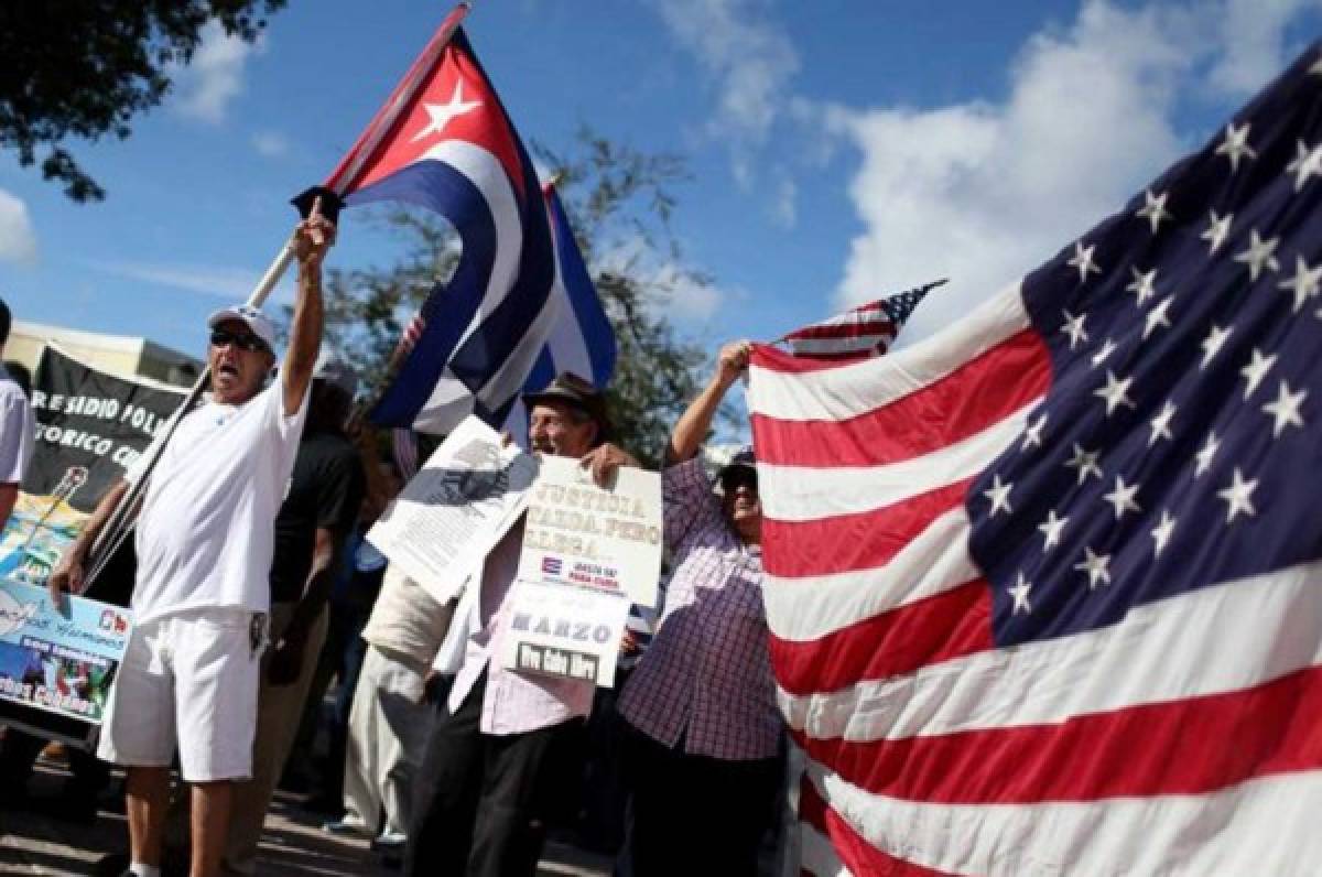 Estados Unidos elimina política de 'pies secos pies mojados' a cubanos