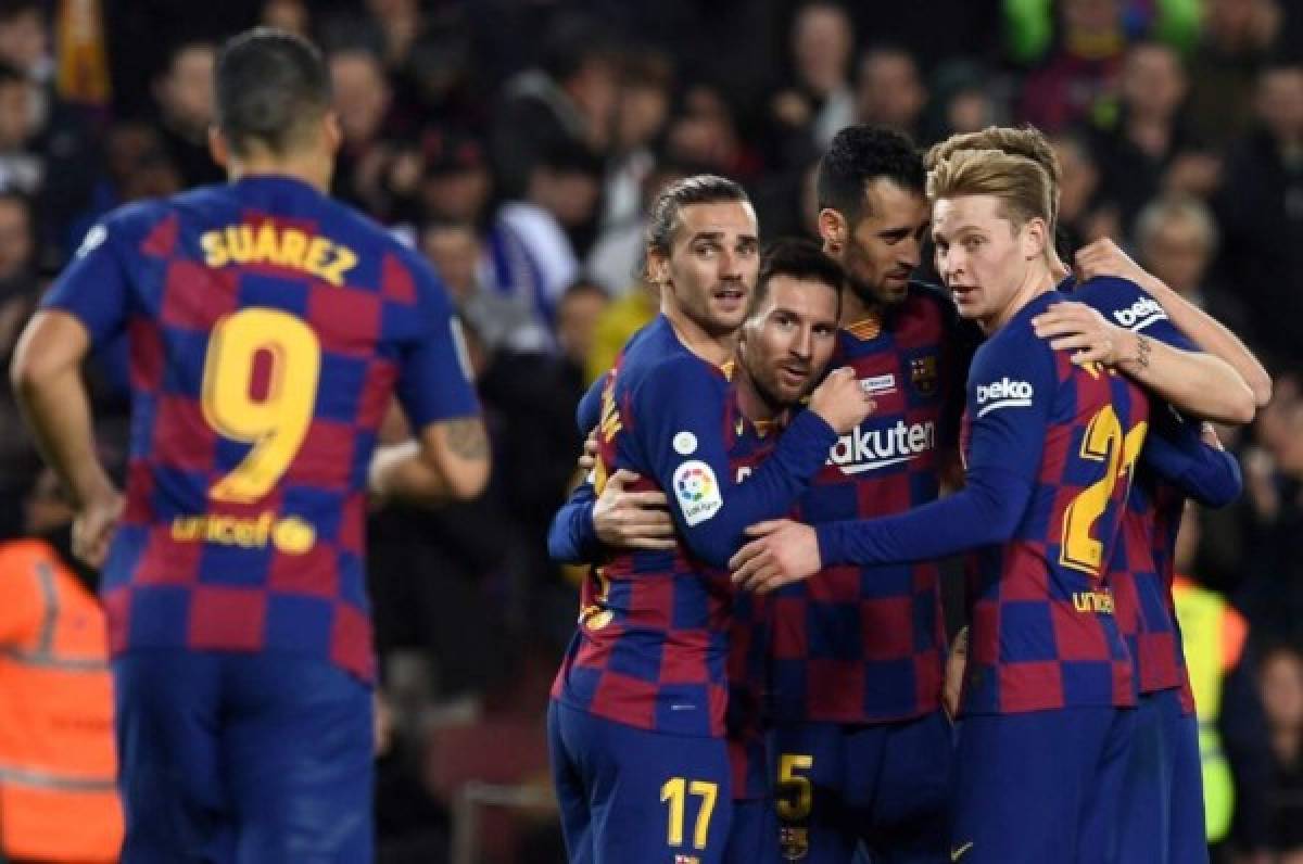 Un triplete de Messi y una maravilla de Suárez dan el liderato al Barça en España