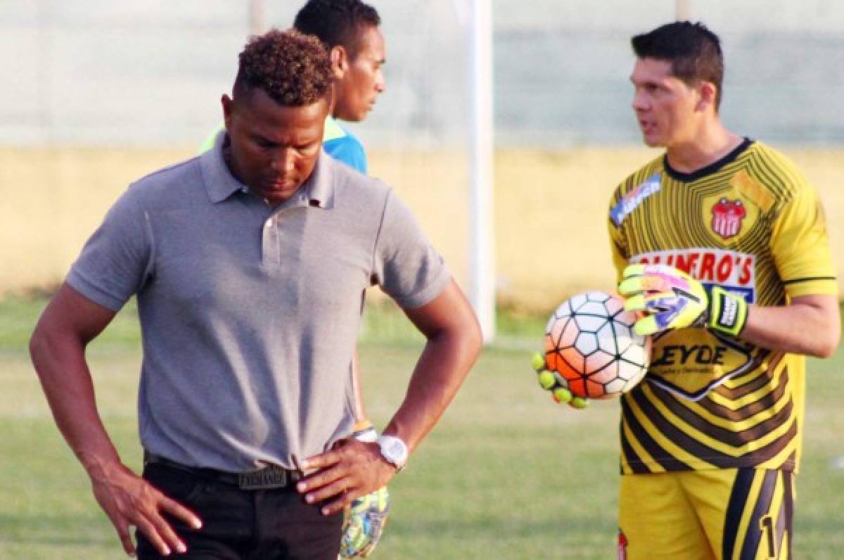 El Vida despide al técnico Carlos Pavón tras una suma de malos resultados