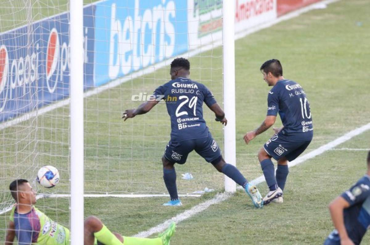 Fotos: El amargo debut del 'Palomo” Rodríguez y la gris tarde de Diego Vázquez