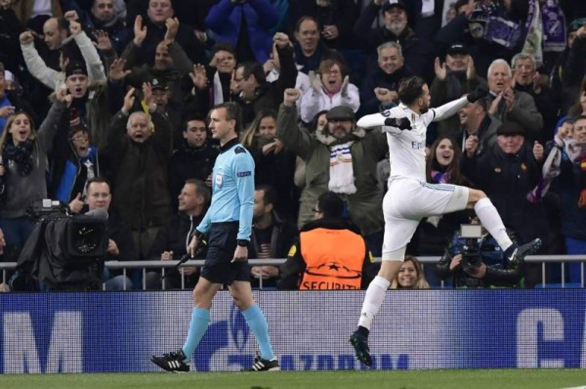 Real Madrid's Spanish forward Borja Mayoral celebrates the opening goal during the UEFA Champions League group H football match Real Madrid CF vs Borussia Dortmund at the Santiago Bernabeu stadium in Madrid on December 6, 2017. / AFP PHOTO / JAVIER SORIANO